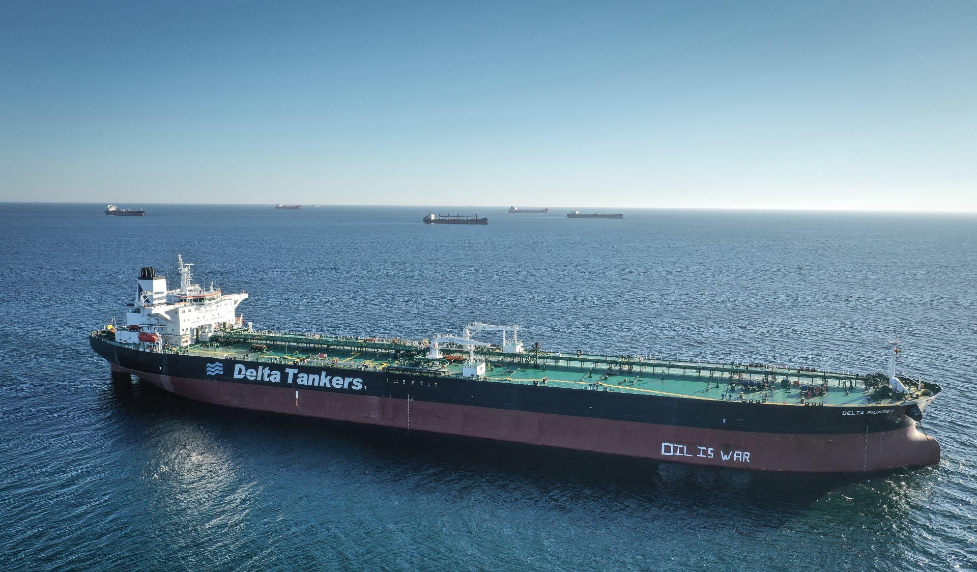 GP1SX2P7_greenpeace-tankers.jpg