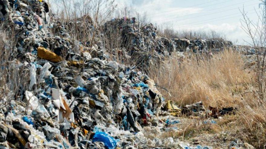 Un vertedero ilegal en Polonia. Shutterstock
