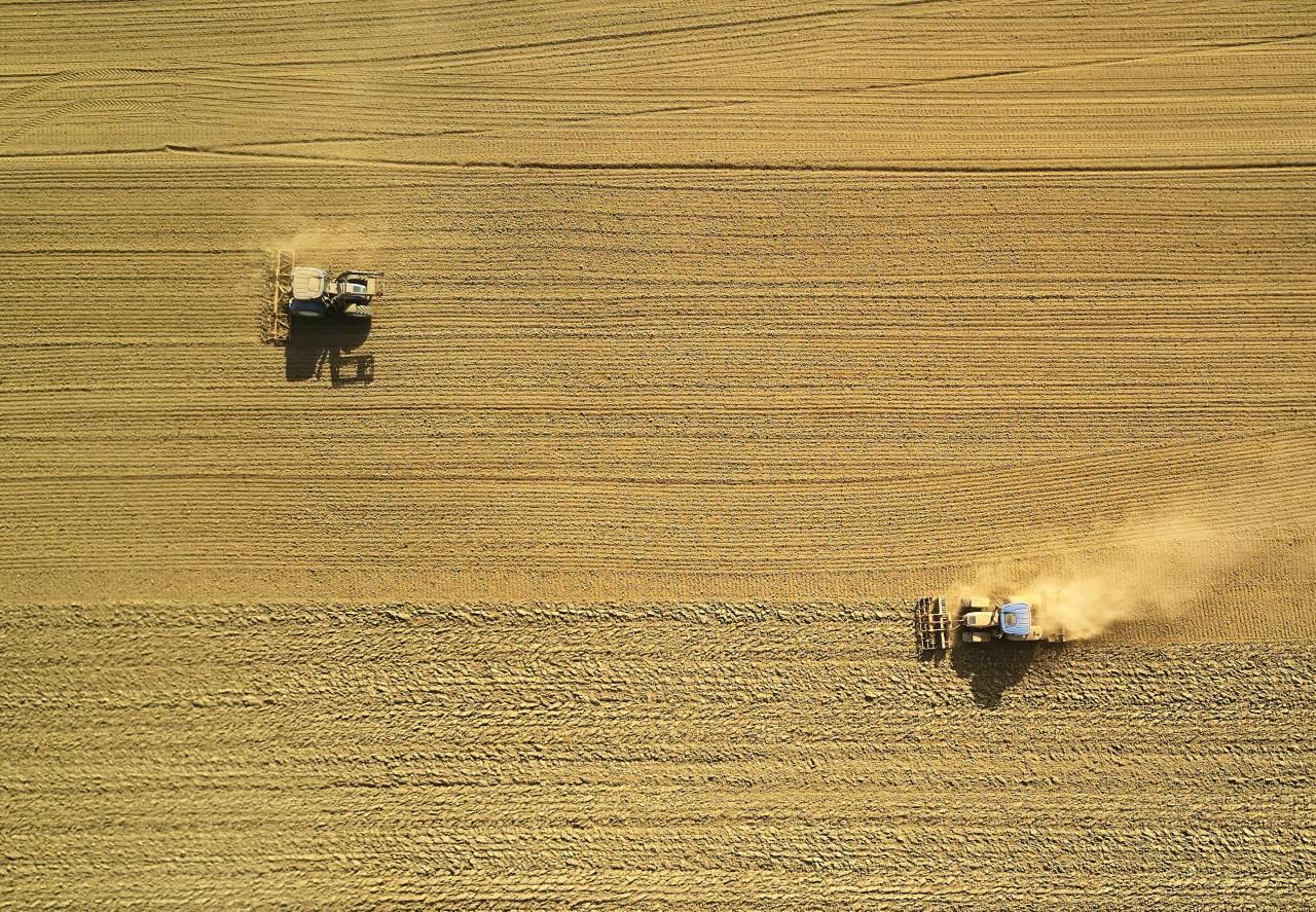 johny-goerend-xaSM1R157vI-unsplash-europe-farming.jpg