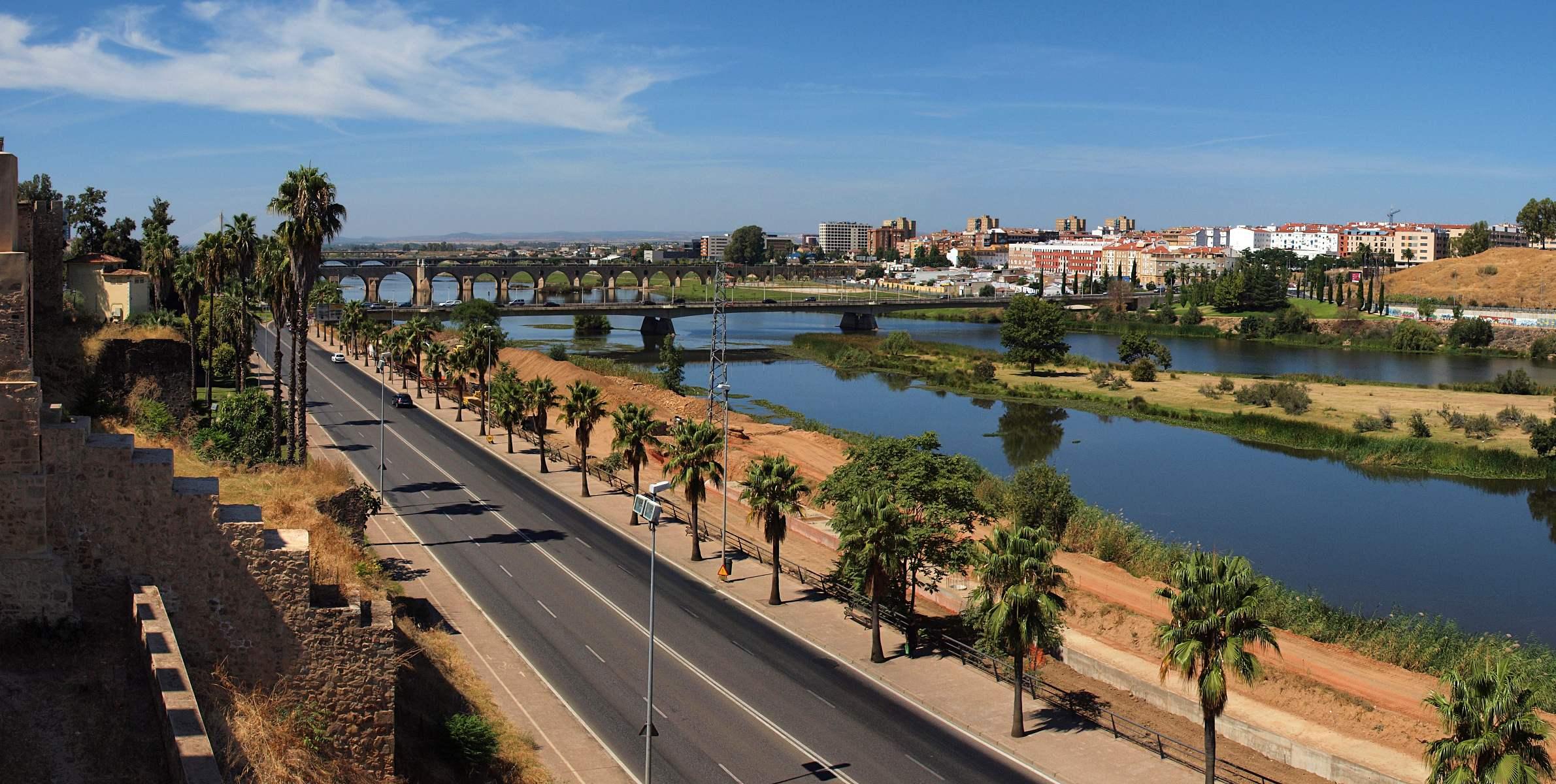 Badajoz_Guadiana_River_from_the_Alcazaba_85p-2h22.jpg