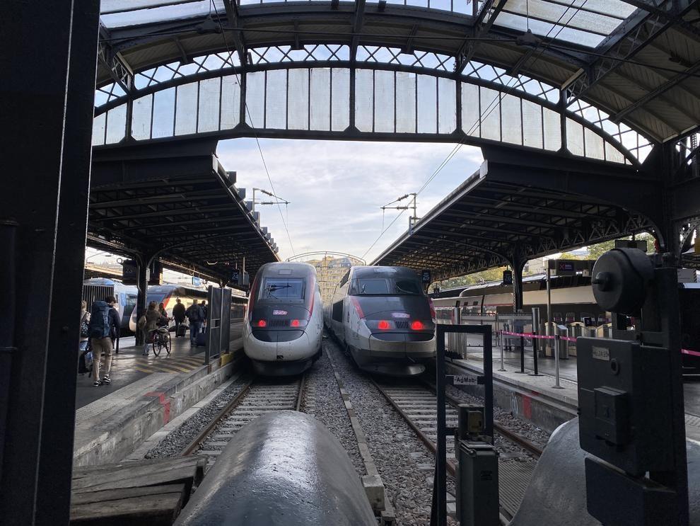 Dos trenes en la estación del Norte de París. | Ingeborg Eliassen