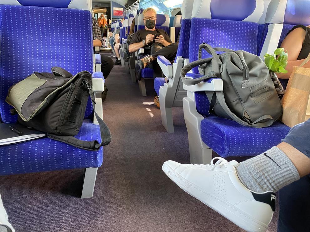 Interior de un tren de alta velocidad que une Barcelona y París, operado en cooperación por Renfe y SNCF. | Ingeborg Eliassen