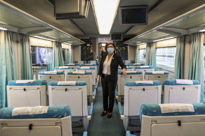 La comisaria de Transportes, Adina Văleanen, en el tren que la UE puso en marcha el pasado mes de septiembre para promocionar el 'Año Europeo del Ferrocarril'. | UE