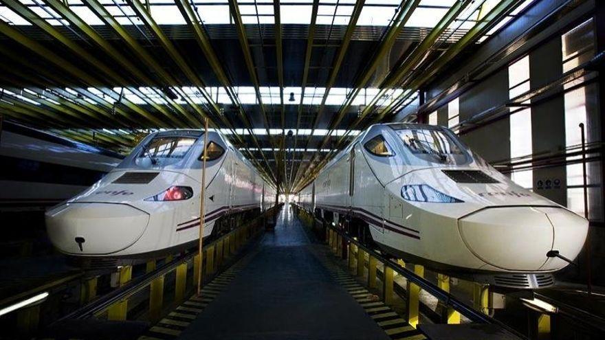 Dos locomotoras de trenes Talgo 250 fabricados para Renfe. EP